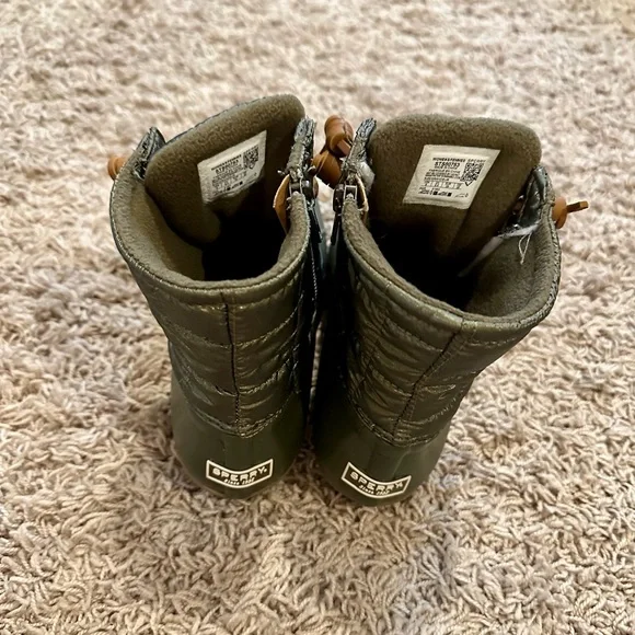 Sperry Saltwater Duck Boot in Dark Olive - Size 8 - Picture 4 of 4